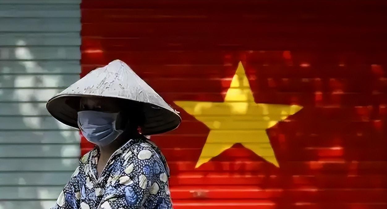 969亿反超中国，美国反手加税40%，越南这场“暴富”，到底是谁在养猪？