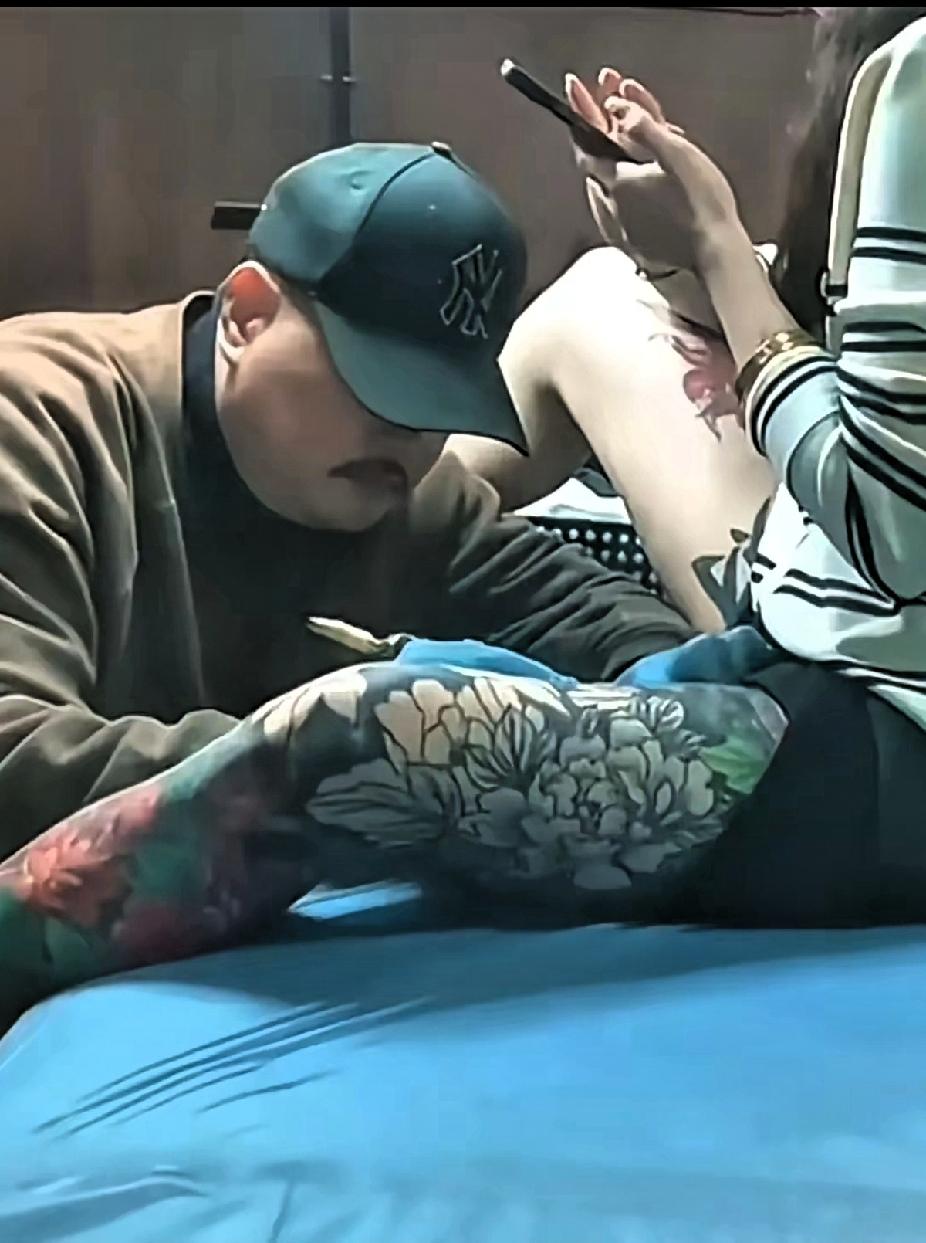 我滴乖乖来！这也太扎心了吧！瞅瞅这小姑娘，美吗？我感觉廉耻感都没有了，这不是“