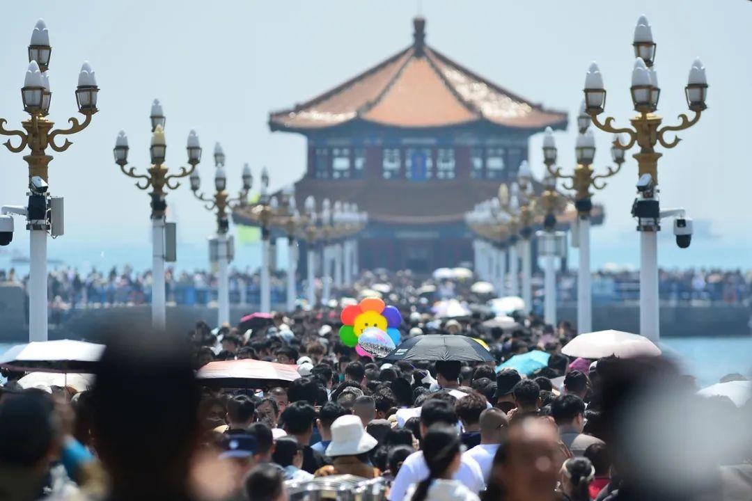 五一期间挤热门景区通常性价比极低我认为不值得，而且什么都涨价，特别是酒店。热门景