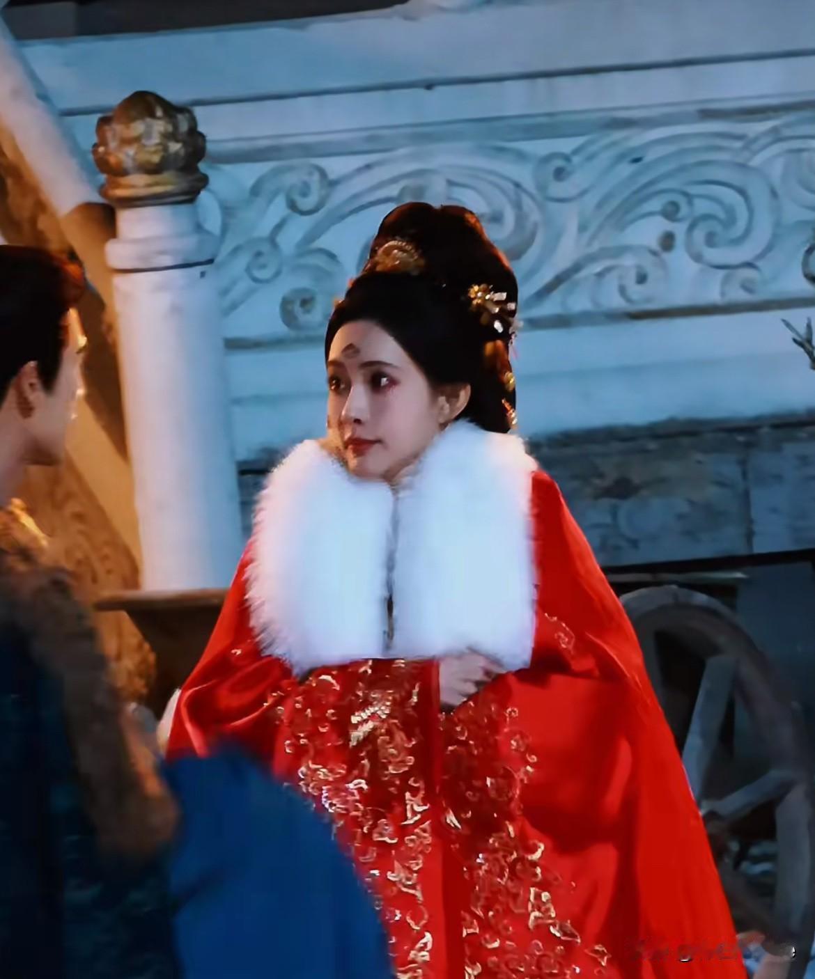 12月23日，孟子义小手手一揣，脖子一缩，李昀锐就开始抖袖子，手就直接伸过来了！