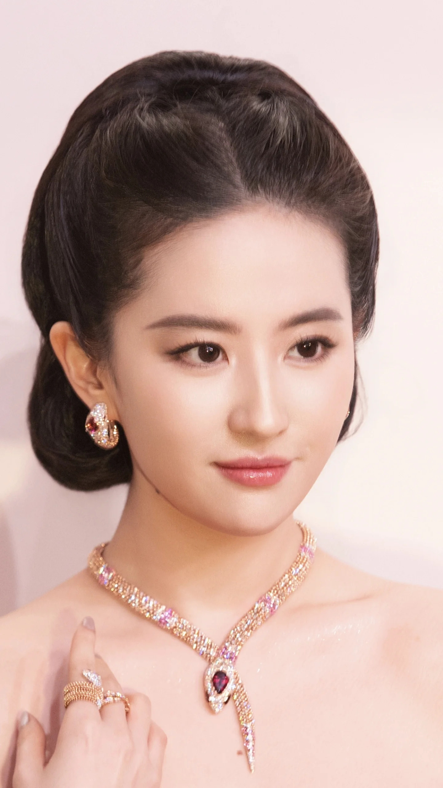 珠宝和美貌最相得益彰的一张