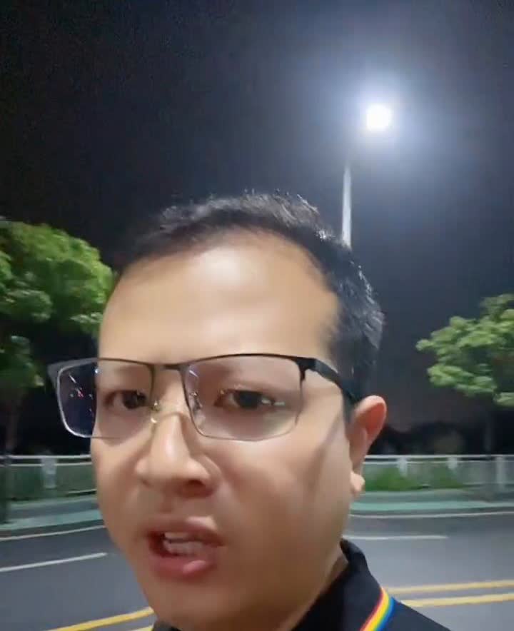 大势所趋。我觉得现在的比亚迪插电式混动车已经可以完完全全的代替燃油车了。不管