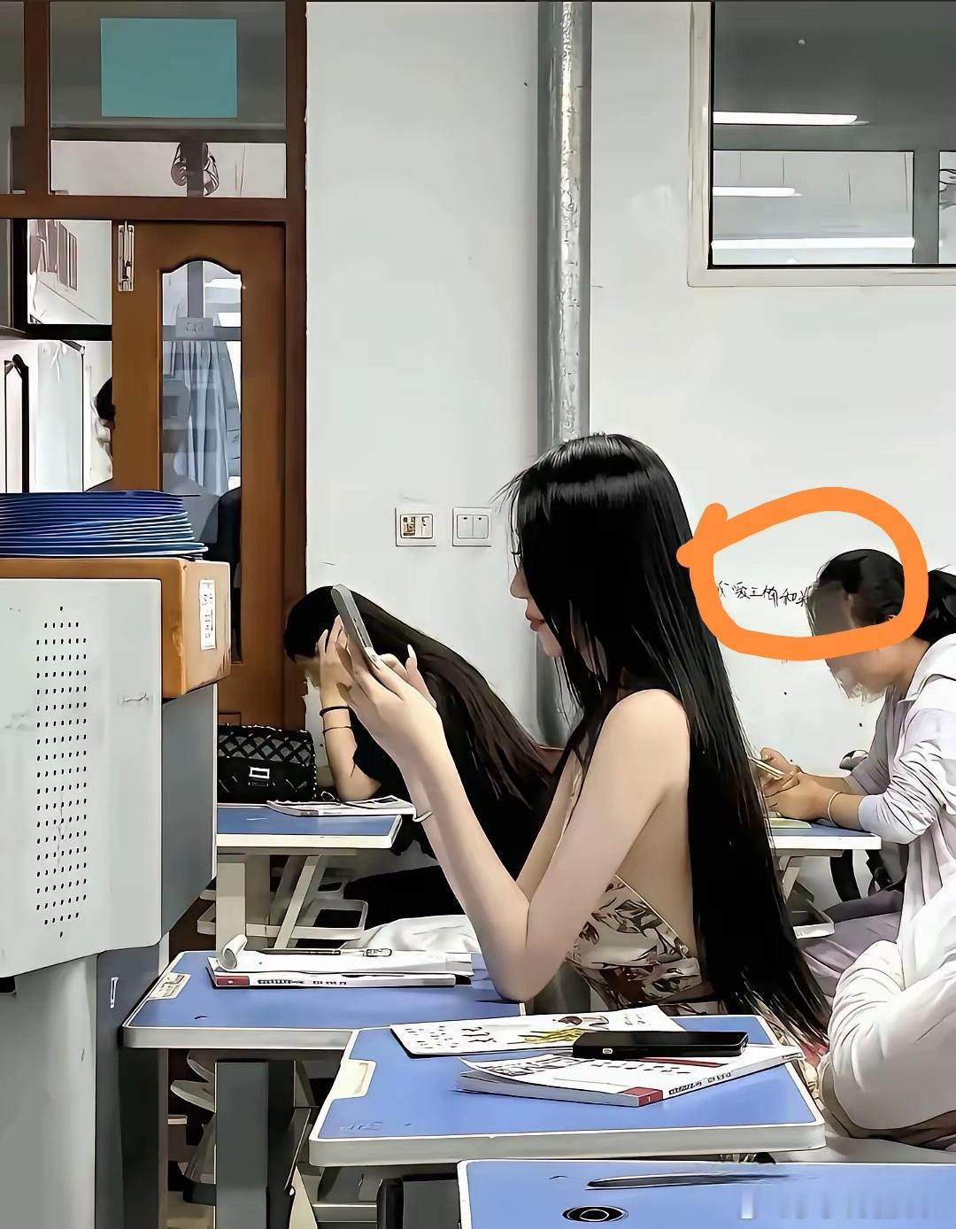 真的很漂亮，但我想知道，墙上写了什么？