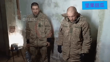 瓦格纳会玩。他们抓住两个乌军，审讯发现是同性，就在喝酒时候要他们跳舞助兴，他们也