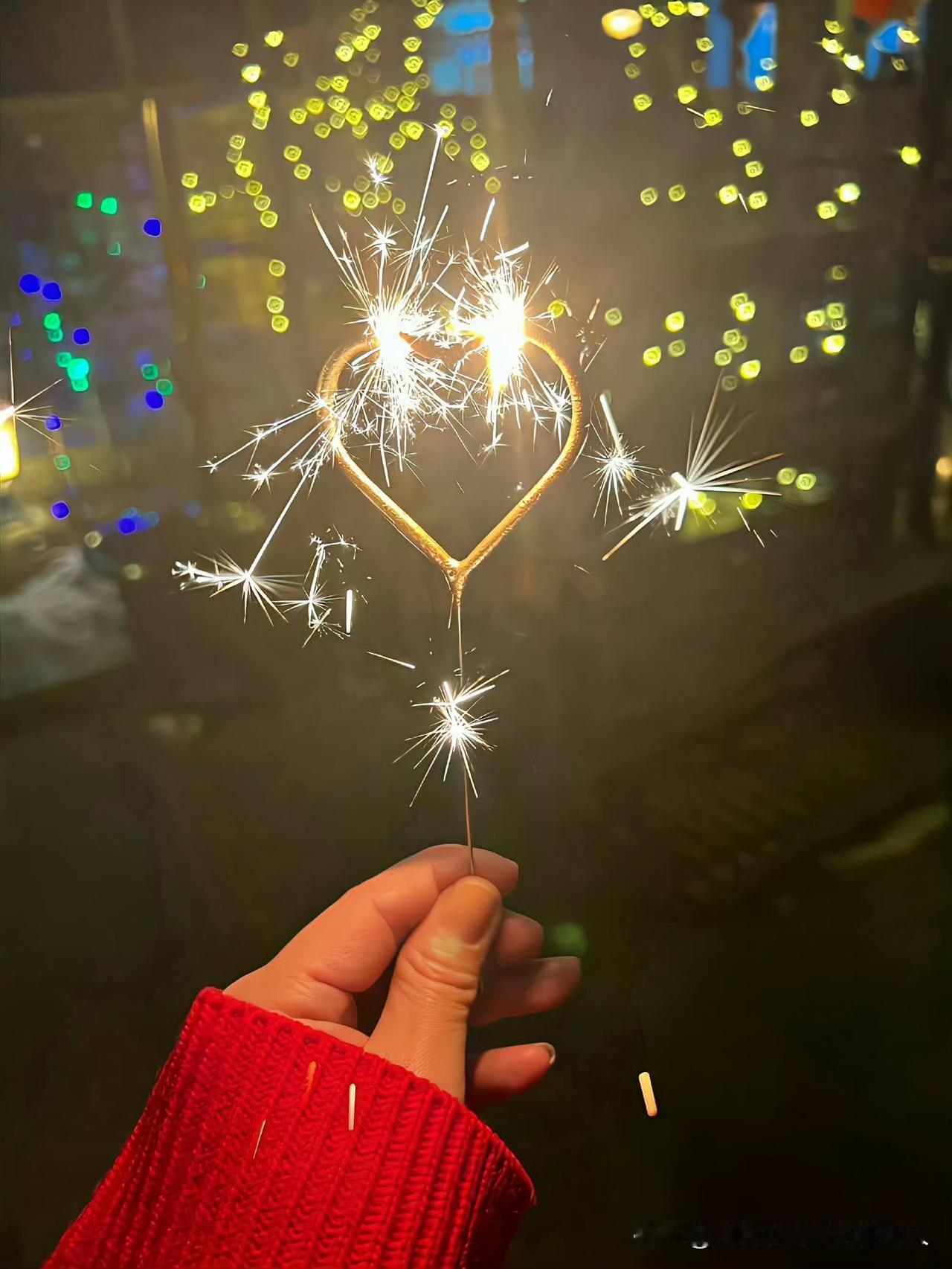 越来越觉得，结婚这事儿，真的不能太清醒！那些把利弊得失掰扯得明明白白的人，大概