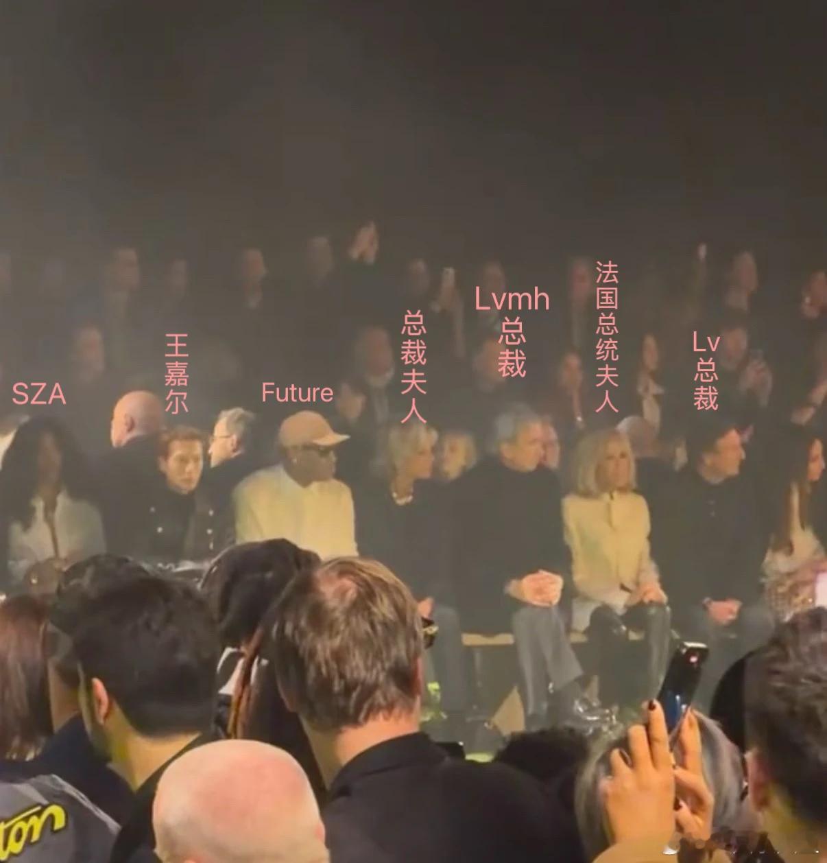 别总问王嘉尔咖位为什么那么大待遇那么高你看不明白的🫰🏻因为你家哥哥没有