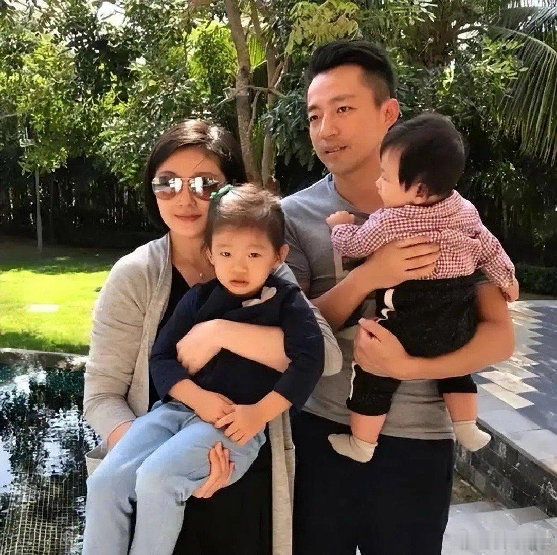 S家不去看大S孩子的原因找到。小玥儿和小箖箖的夏令营已经结束，随之而来的是姐弟俩