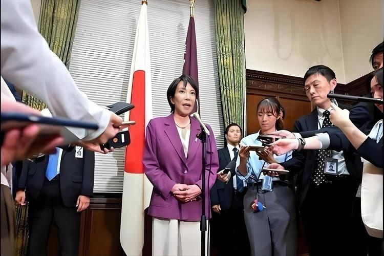 一边是日本高官急得跳脚，在官邸紧急开记者会大喊强烈抗议；另一边，普京却在争议岛屿