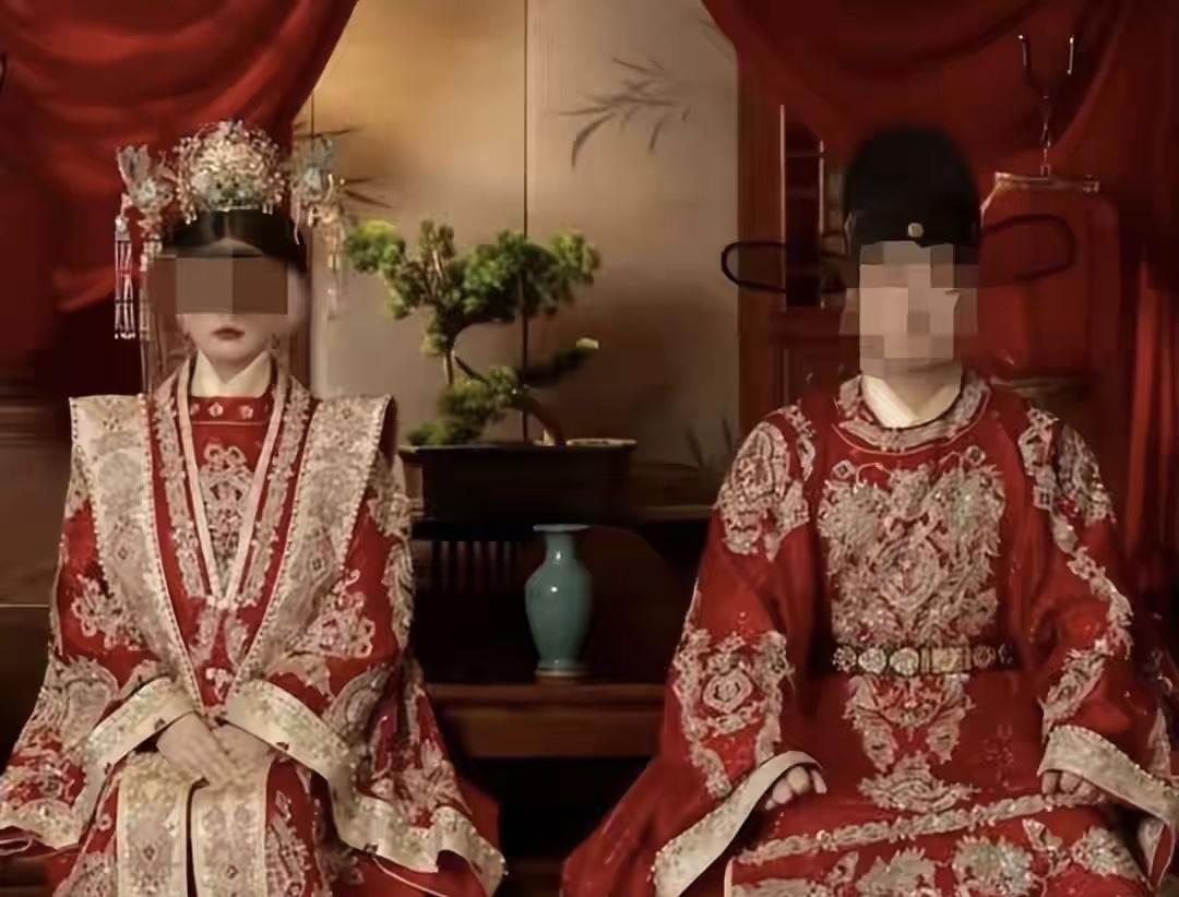 何苦呢？我想这就是很多人喜欢看短剧的原因，我相信如果再给这个女教师一次重生的