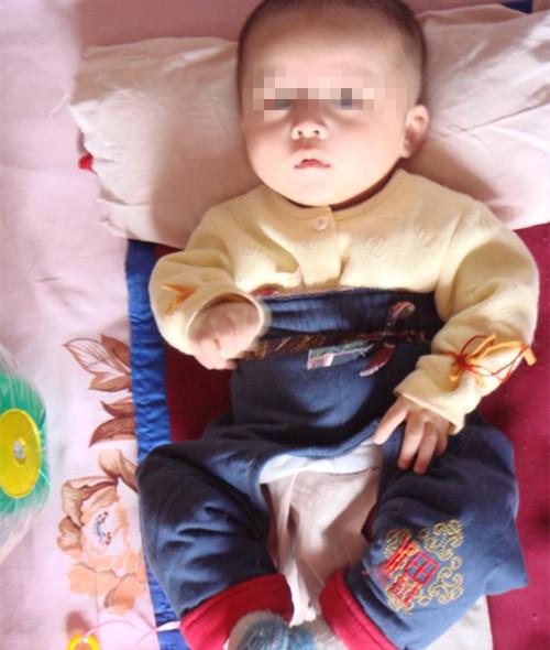 4月宝宝发烧, 妈妈忘记复查, 抽搐送医后, 爸爸: 对孩子上点心吧