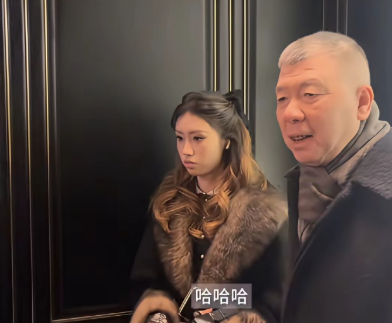 虽然是大腕，但是在孩子眼里永远是一个慈祥的父亲。你说对不对？​​​