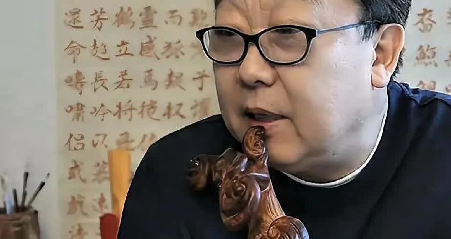 郑健批评相声界现状：🥲🥲郑健说：德云社的相声，段子很低俗。靠