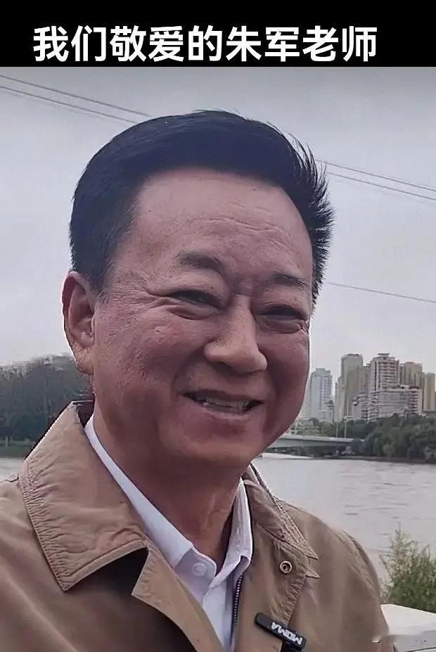 谁能想到，当年在春晚舞台上意气风发的朱军老师，现在会变成这样？最近有人晒出