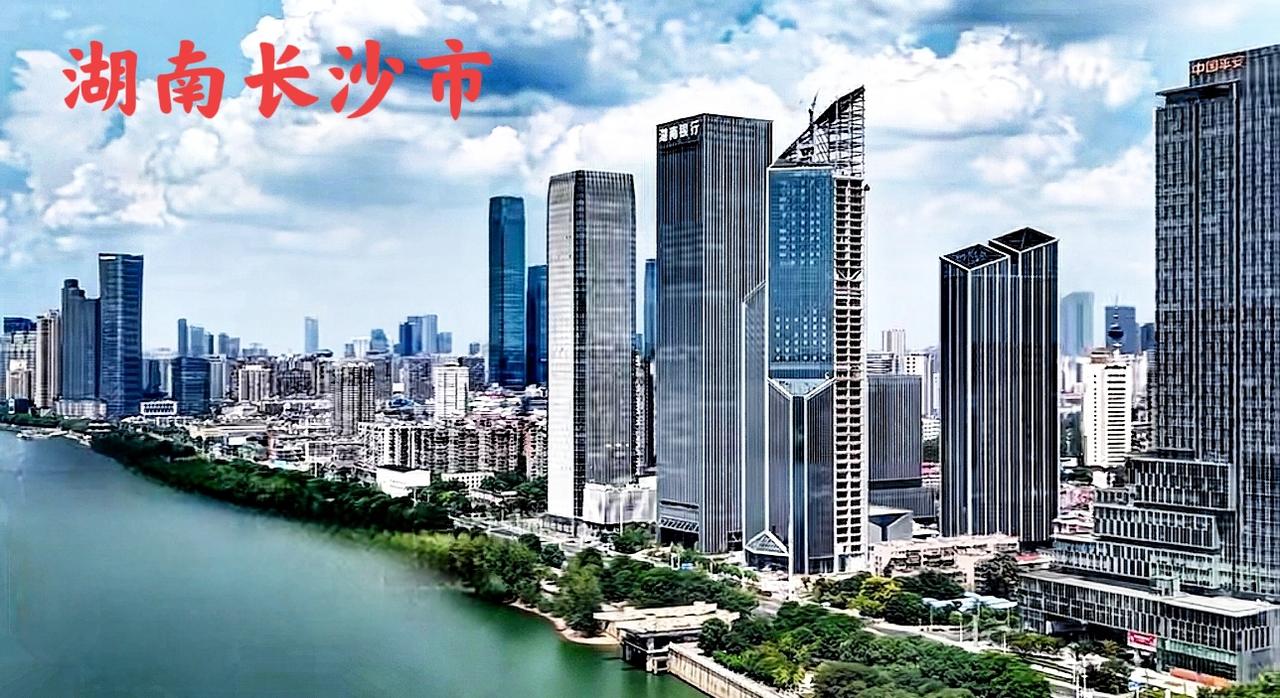 说一说2025年的长沙城建，下面这五张图就是真实中的长沙市区，这城建呀！说实话，