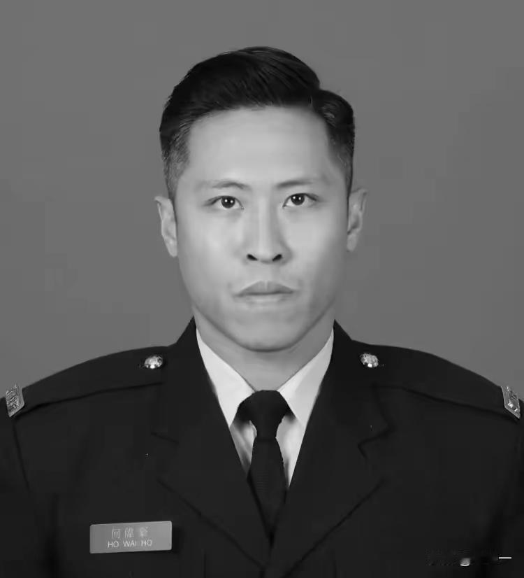 现在全网最难过的人估计就是何伟豪女友了吧，和她相恋十年的男友，救了别人却抛下了