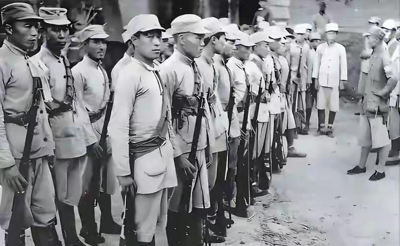 1945年9月，日本签下投降书。华北大地上，有一支队伍走出太行山，三十万人，旌旗