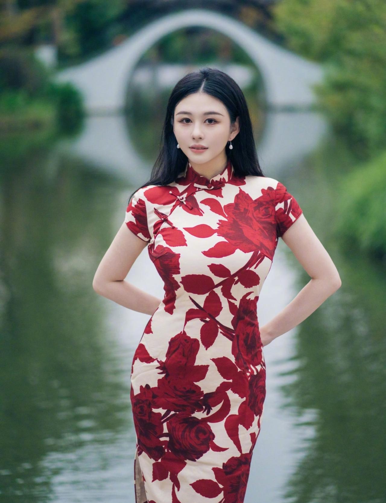 邱淑贞女儿沈月懵了，谁能想到，好好的居然吃到自己的瓜起因是有八卦账号，突然发了