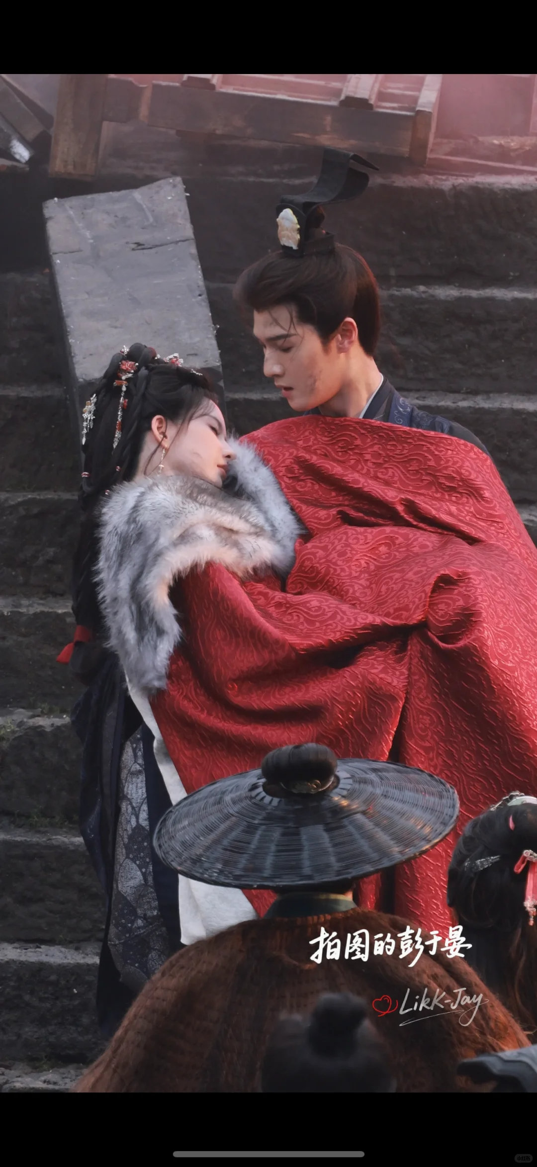 李昀锐刘些宁火场公主抱李昀锐刘些宁火场公主抱路透李昀锐、刘些宁《归良辰》火场公