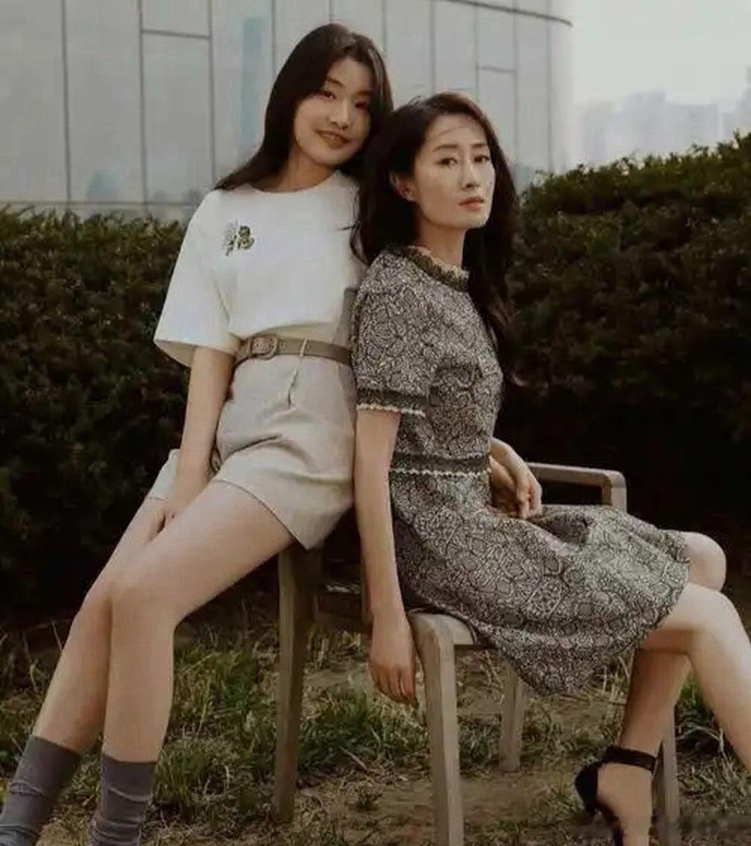 刘敏涛和女儿，女儿颜值不输妈妈。