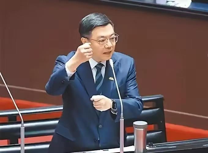 台“行政院长”卓荣泰正式宣布，6月8日，台湾地区行政机构负责人卓荣泰主持“因