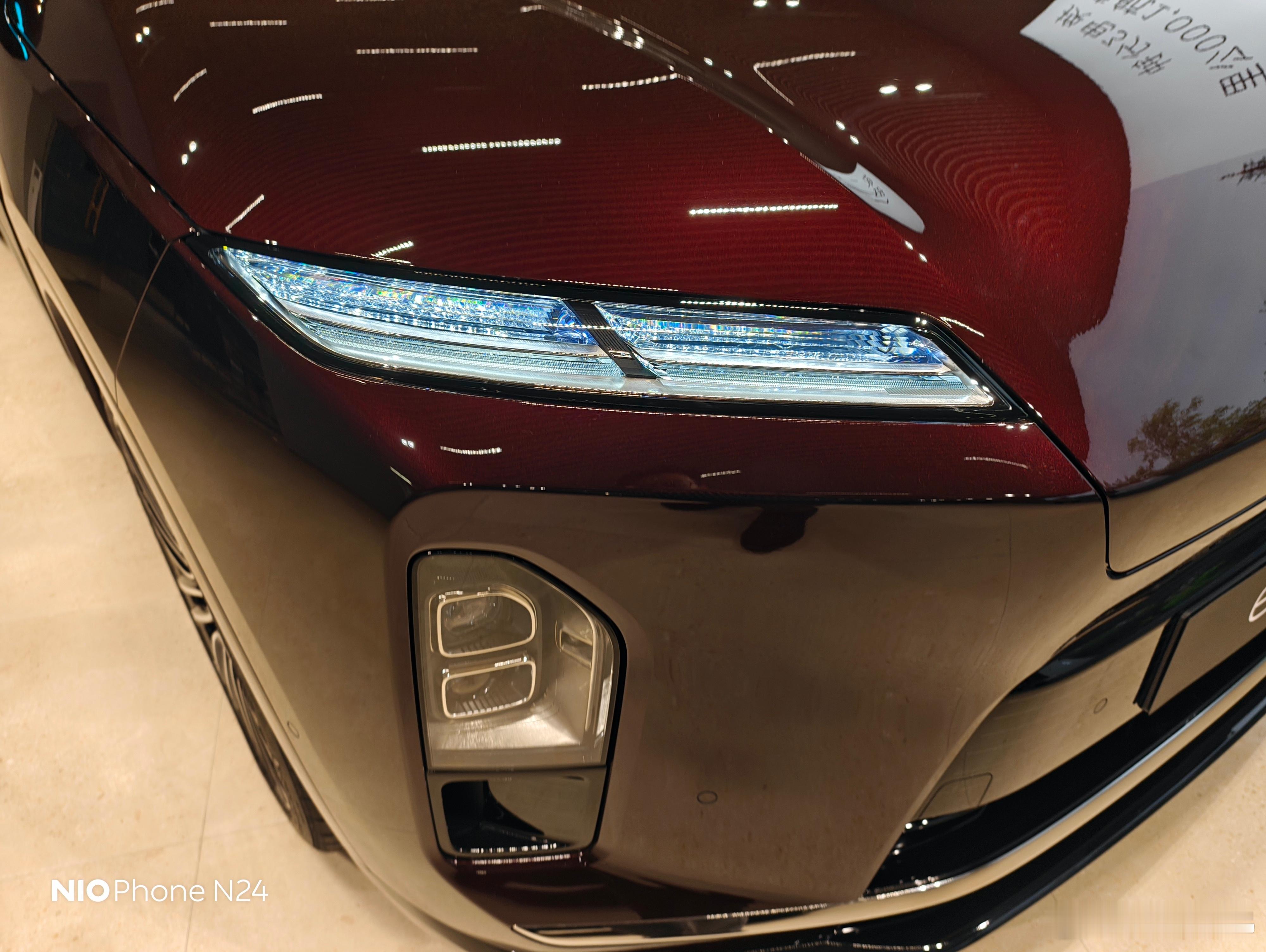 今晚的车友群真热闹，日活得是平时的10倍，我一个人在门店看看车蔚来电动兄弟