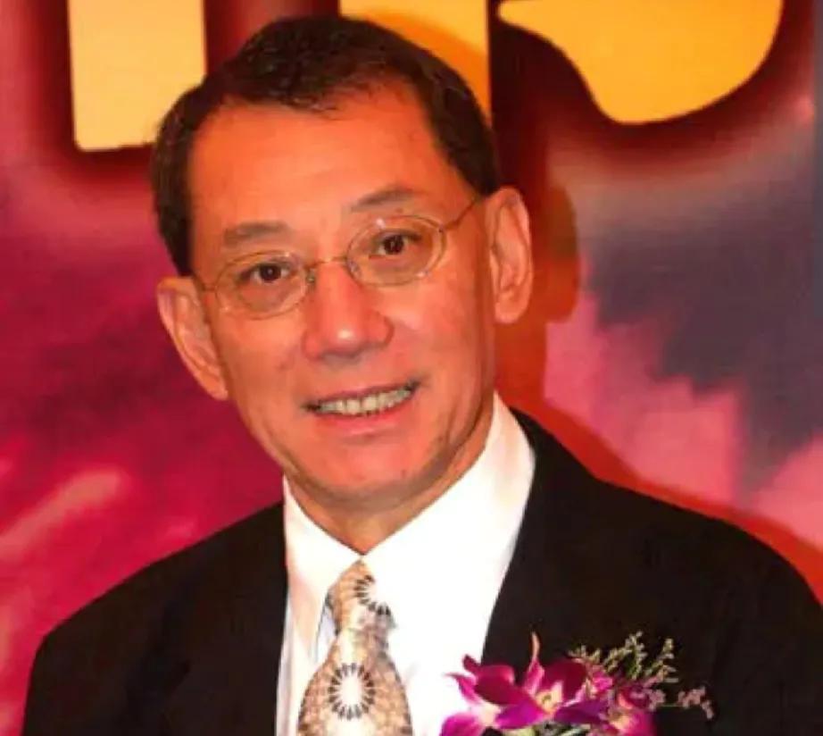 容祖儿，下一步不会也直播带货了吧！老板英皇杨受成欠下166亿港币逾期，去年亏损4