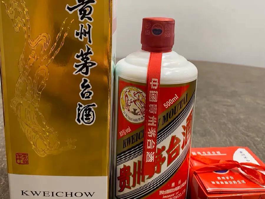 终于弄明白了，为什么懂酒的人总说：带“茅台酒”三个字的，认准53度飞天就够了。不