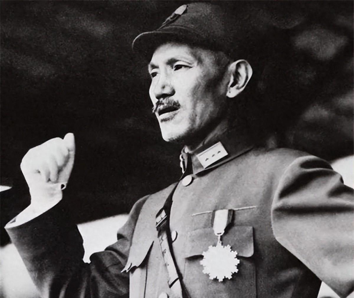 蒋介石用人十分看重相貌，提拔的那些人必须是相貌堂堂，标准的国字脸型。还有他察言观