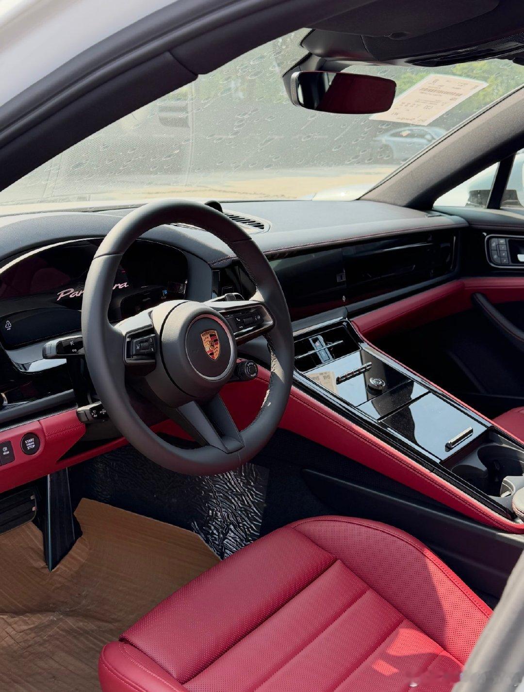 保时捷帕纳梅拉白色红内指导价1087200元全款裸车879,696元​