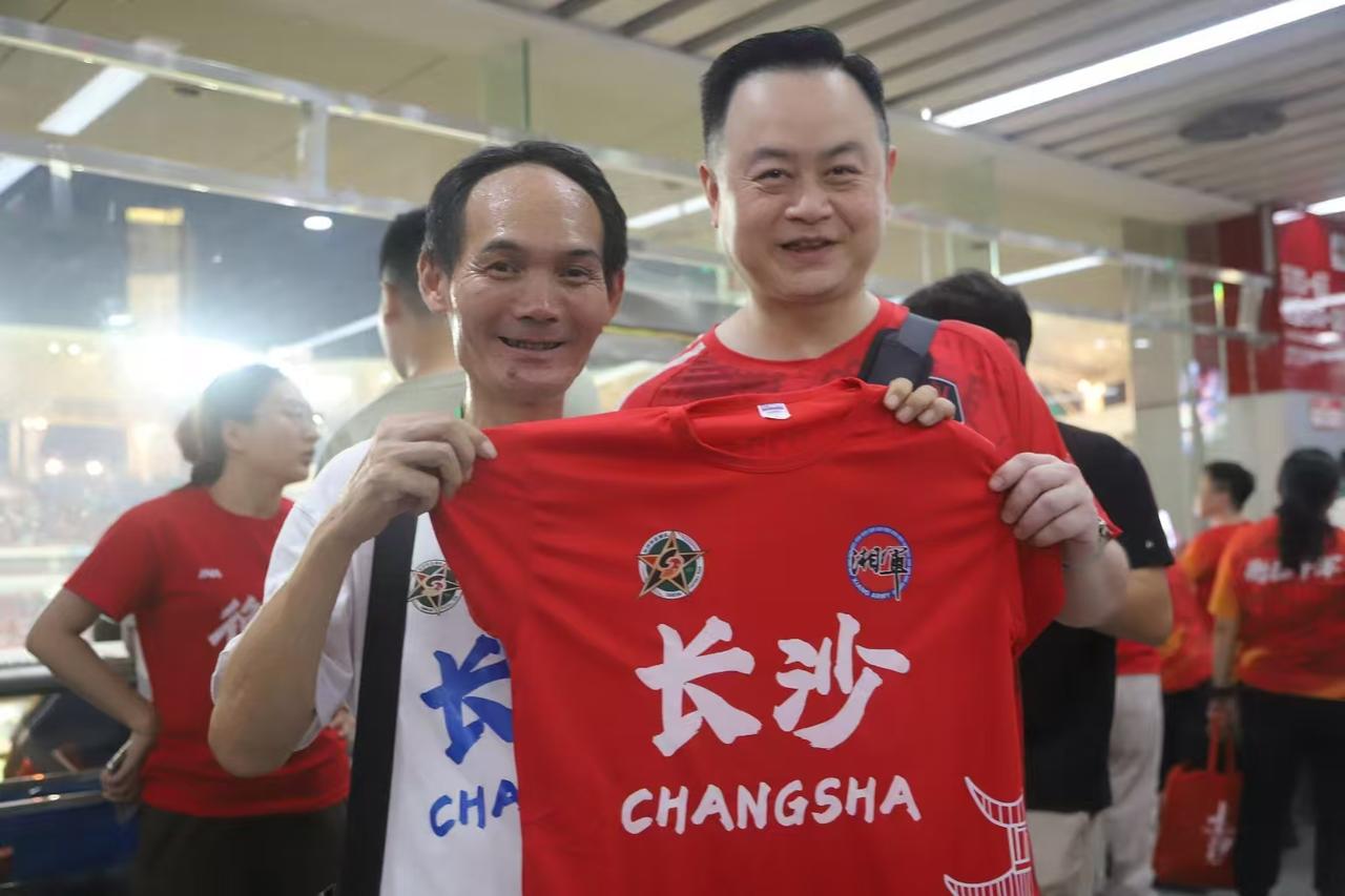 从湘超看长沙的重要性！湘超开赛以来，长沙一路势如破竹，连战连捷。但是关于深圳的
