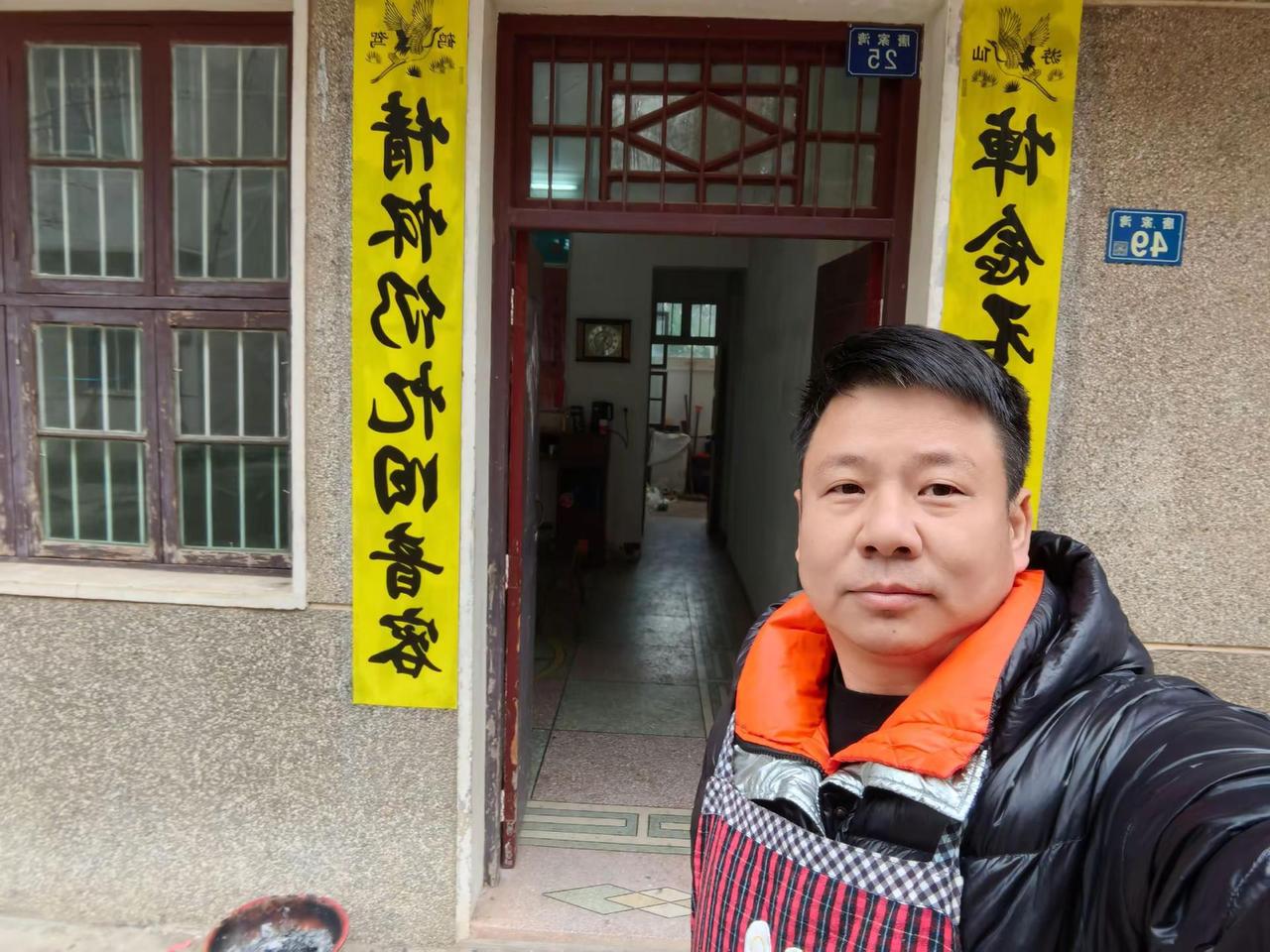 还是老家水土养人。回来几天都有卧蚕了。祝大家新年快乐。2026顺顺利利。心想事成