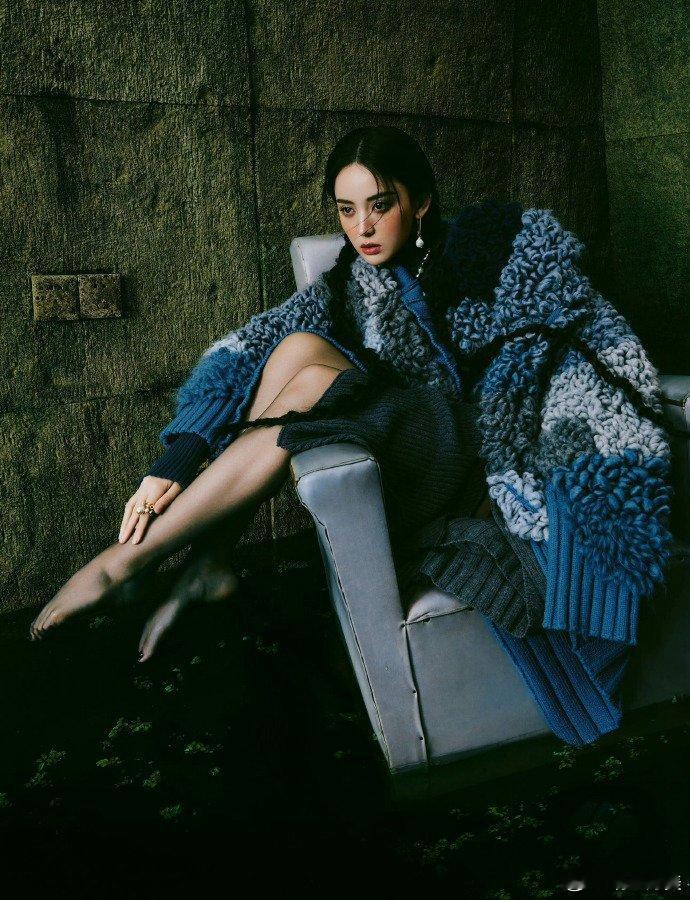 娜扎一字马腿长娜扎SaintLaurent圣罗兰👠期待演员娜扎2025微