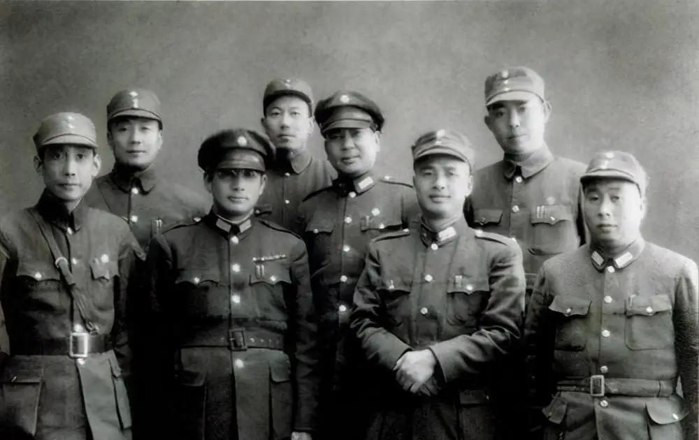 据说，围攻孟良崮时华野打的非常艰难，74师武器精良，训练有素，由于又是仰攻，所