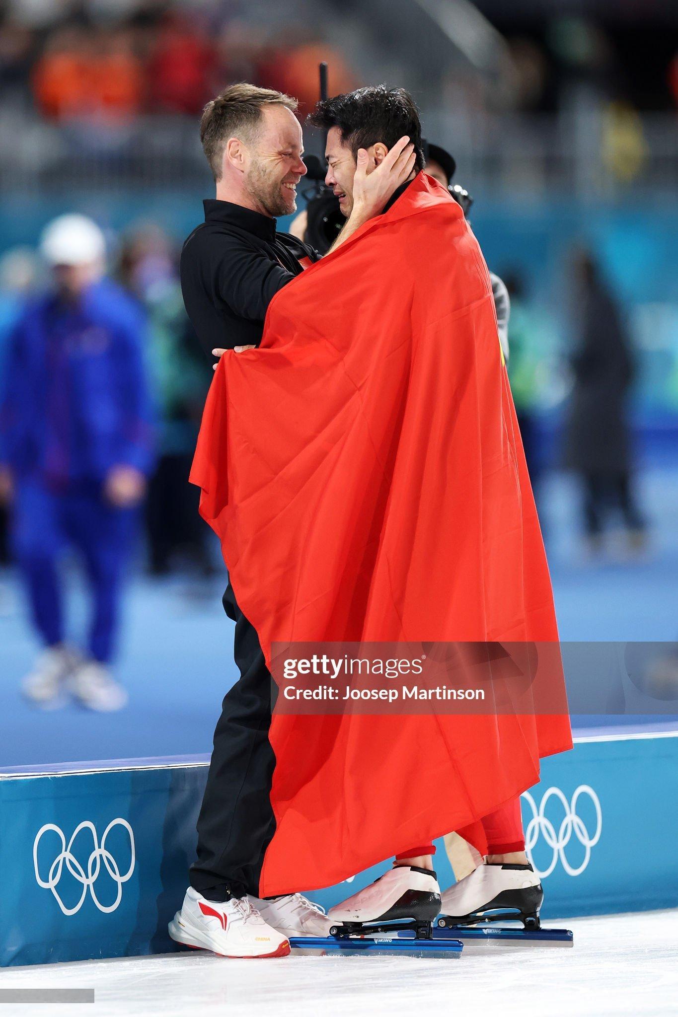 宁忠岩飞起来宁忠岩哭了这G社摄影想必很满意内斯和宁忠岩的抱抱，传几张今天真是强强