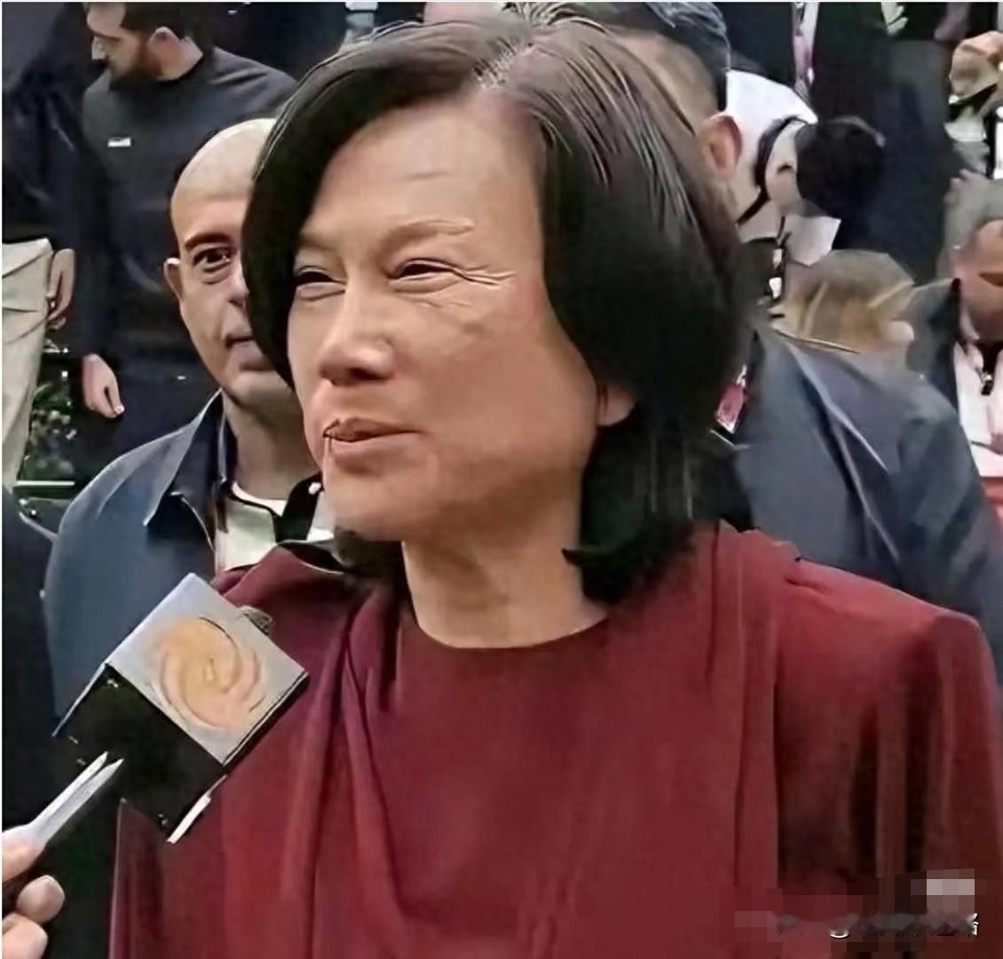 格力这件事做得实在。2025年格力送了33名员工去当兵，兵龄算工龄，工资照发，