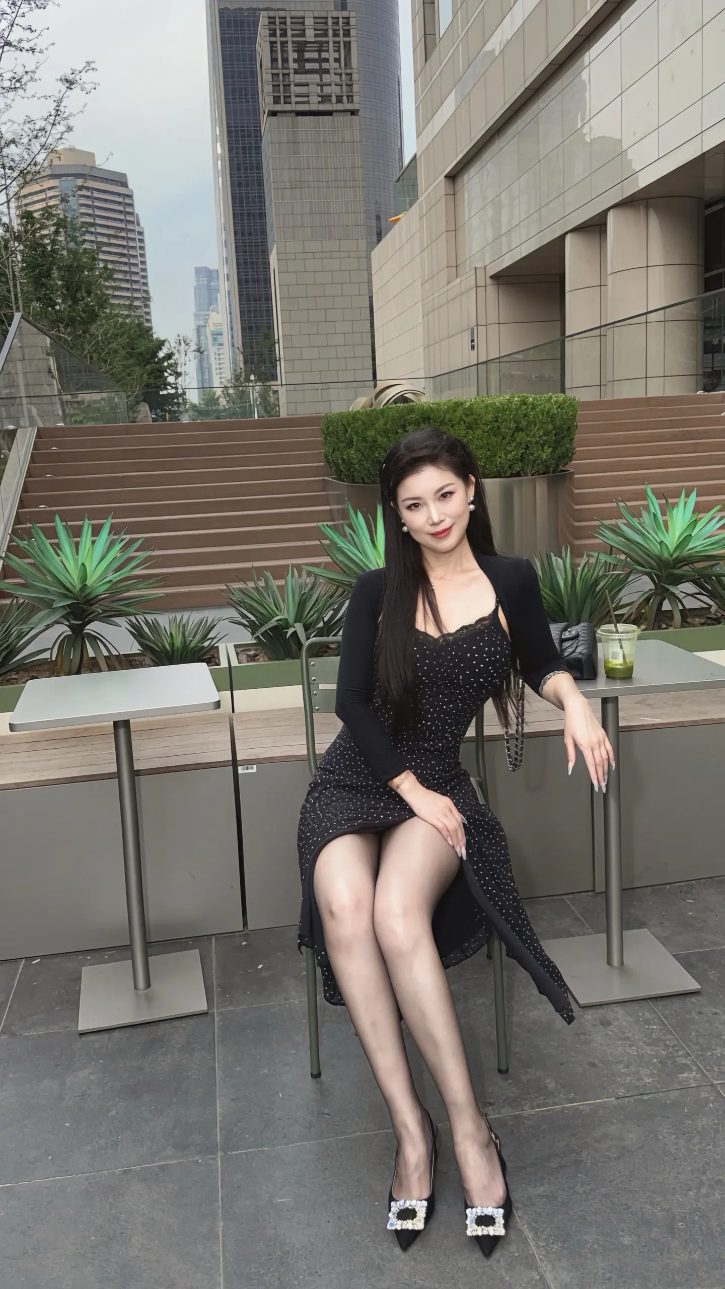 有些感觉只会在北京才有 就像《早春晴朗》里， 明明动了心，还要保持分寸...