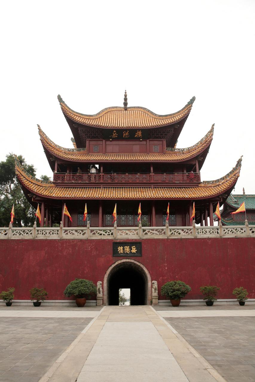我国四大名楼:一、岳阳楼二、鹳雀楼三、滕王阁四、黄鹤楼