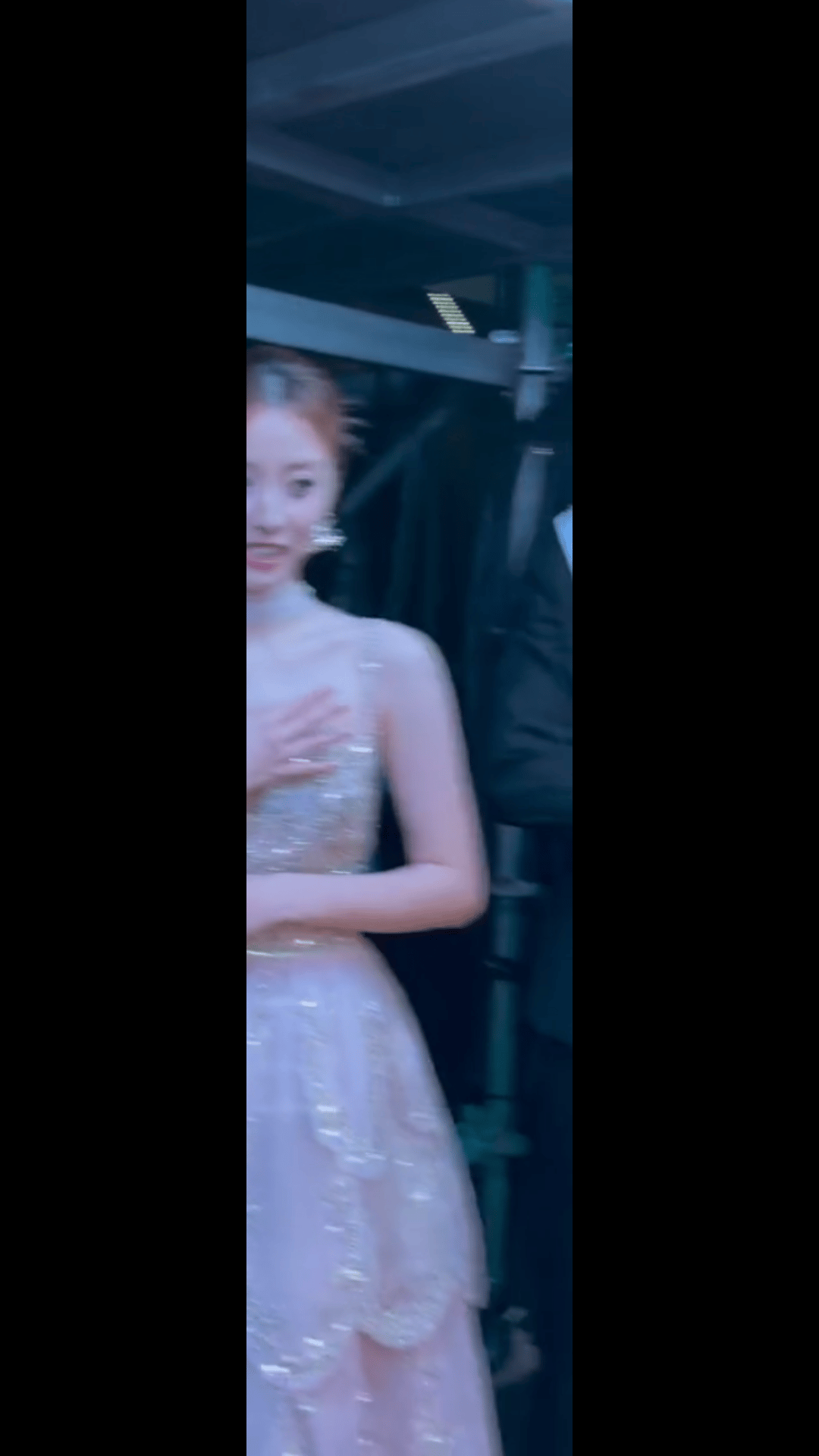 注意看，右边这位帅哥松弛掏出小树杈✌🏻