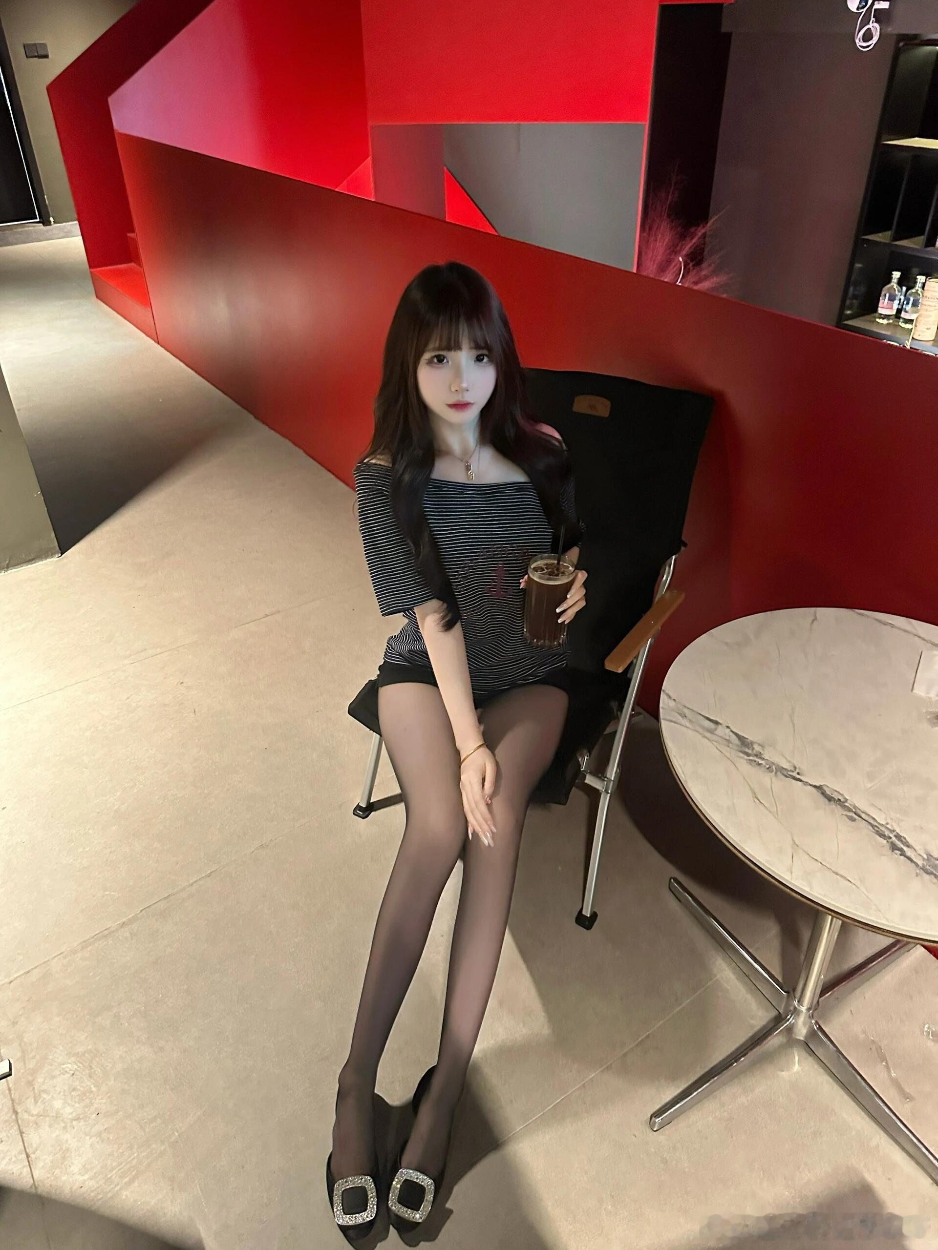 黑夜配黑丝～​​​