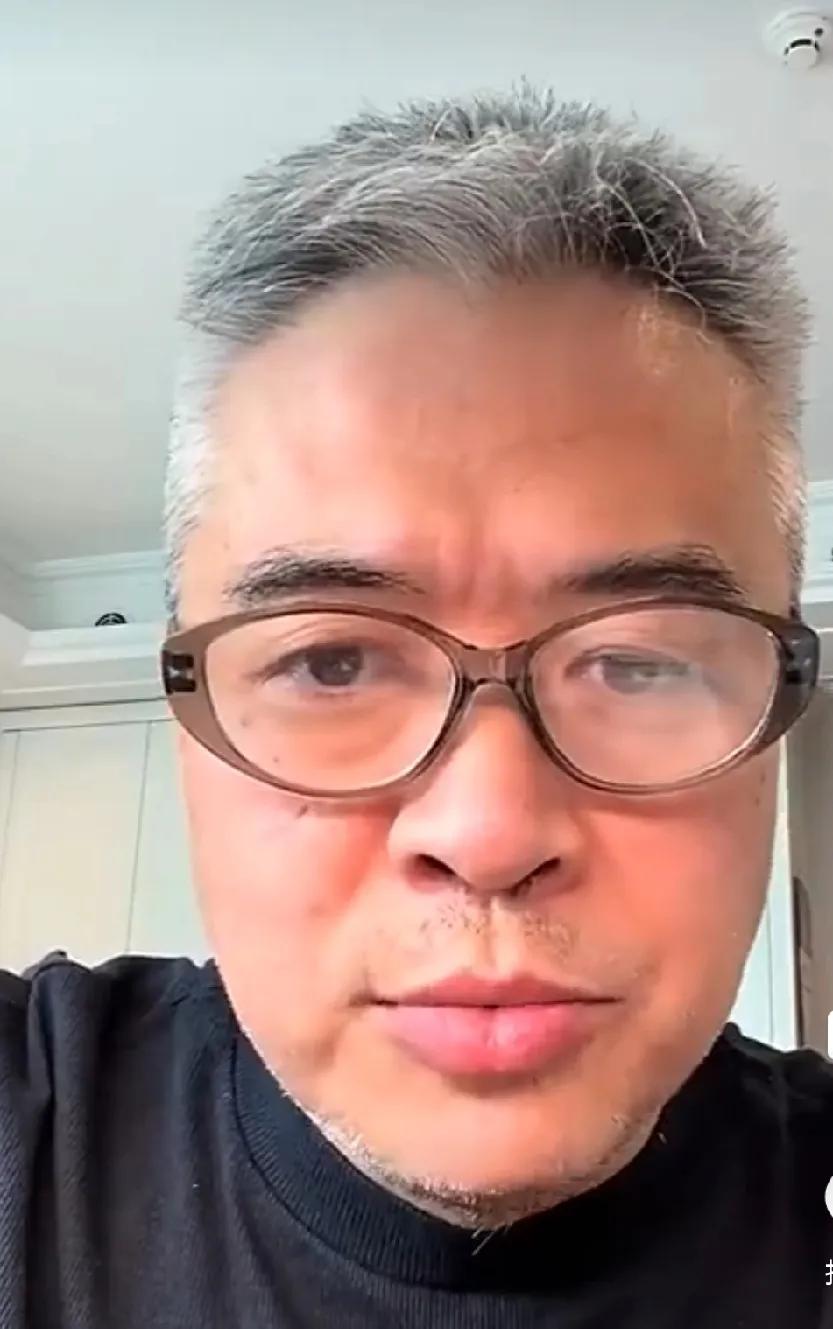 今天，这位前央视名嘴成为热议的话题。他叫段暄，在央视主持过多档体育节目，也担任过