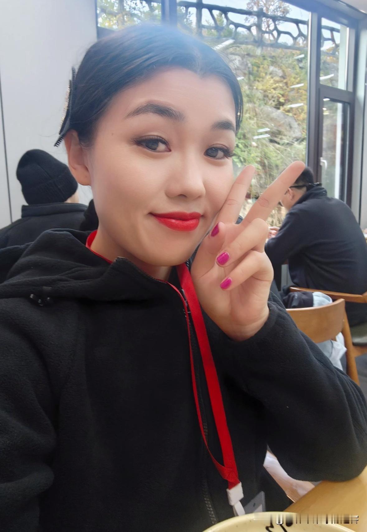 湖南的荒野求生女选手,经历了18天的艰苦考验,她用超强毅力和永不放弃的精神,给我