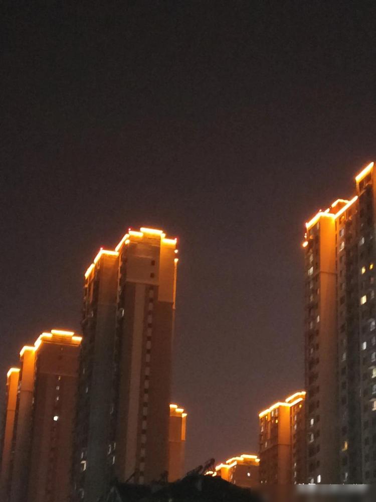 成都4月两起火灾，给所有五一出游的朋友敲了10个警钟。这两天刷到相关的现场视