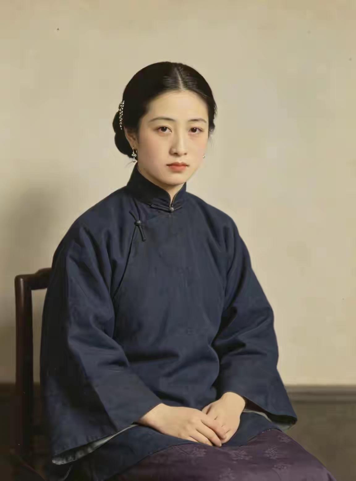 戴宪玉是张作霖的三姨太，也是几位夫人之中容貌最出众的一位。当年为营救被关押的父亲