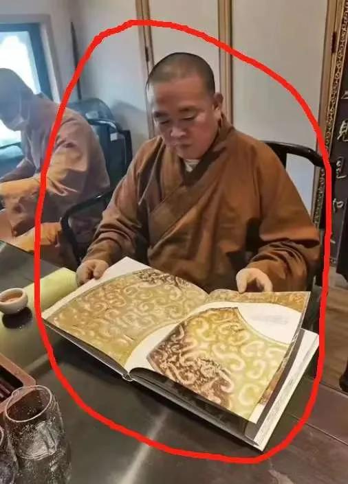以前看西游记觉得金池长老已经够贪的了，现在才知道西游记还是太保守了，咱们释方丈才