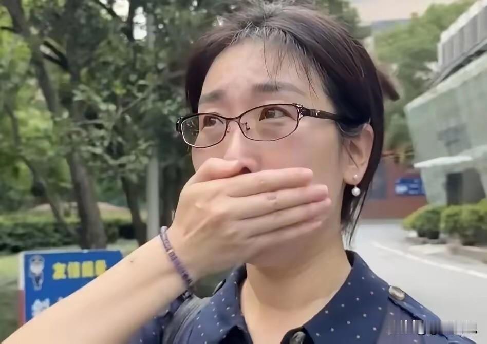 朱女士最大的问题是传递出来的都是负能量！她说自己丈夫是个渣男，对自己和女儿不