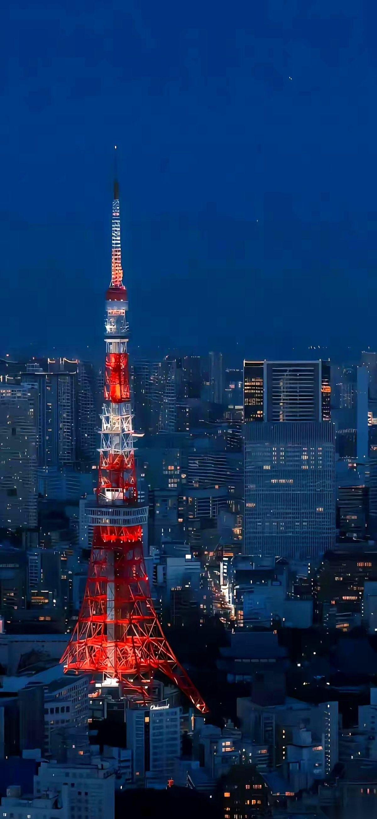 张雪峰有句话，不知扎了多少姑娘的心。他说，别为一个人，去一座城。可当他那个升