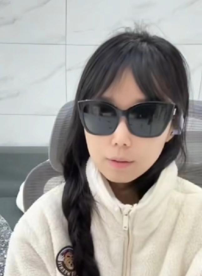 北京盲人女孩抱抱盲兔，编剧本摆拍！已被采取刑事强制措施！自己本是残疾弱势群体，为