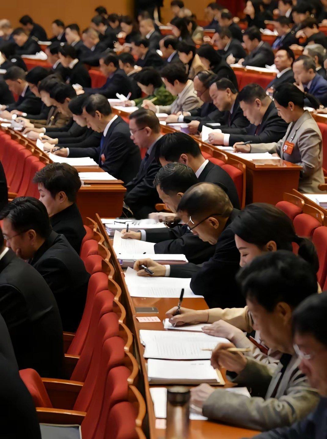 河南这波反腐，是真的动真格了！从年初到现在，市县一级的一批官员接连被查，而最狠的