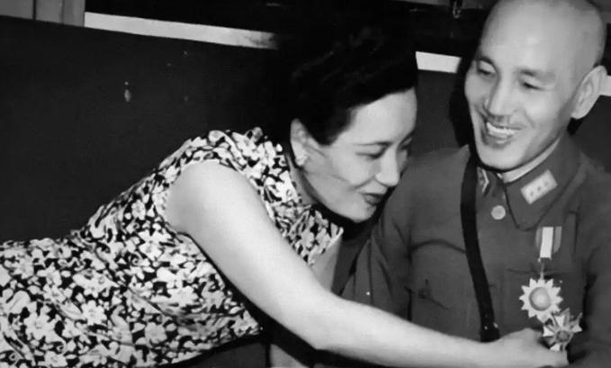 1997年9月22日，台北荣民总医院，一个80岁的老人咽下最后一口气，就在去世的