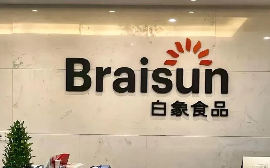 白象方便面给所有玩文字游戏的商家上了很重要的一课白象最近因为在桶装方便面上面用